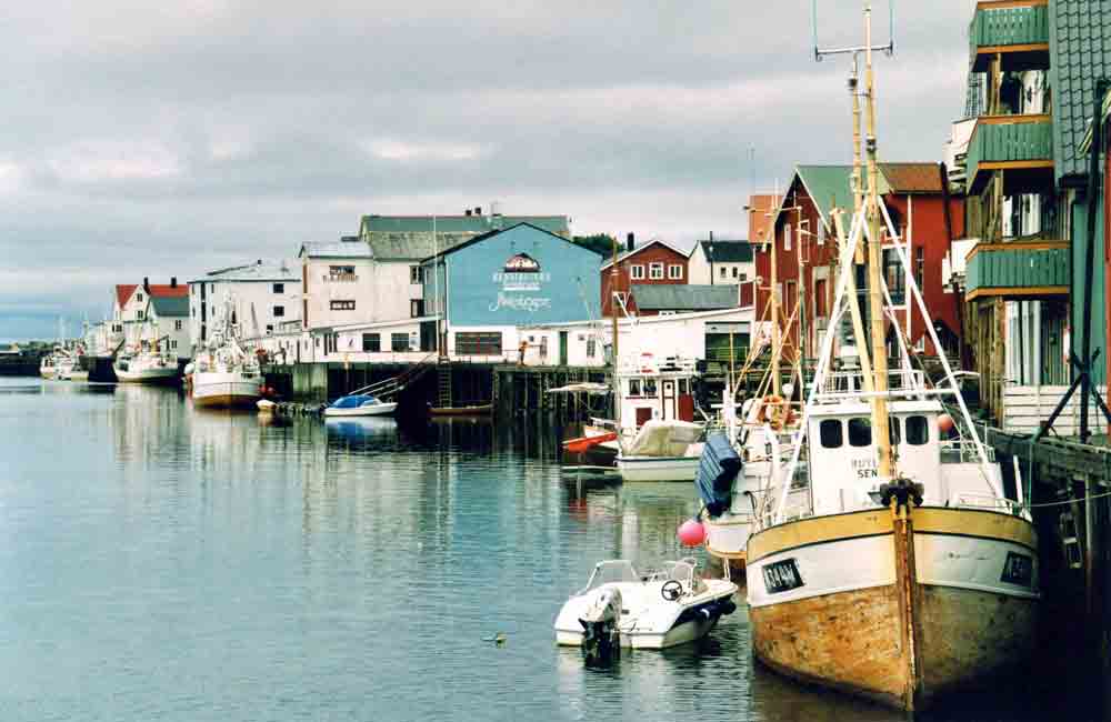 166 - Noruega - islas Lofoten - Henningsvaer - 2001